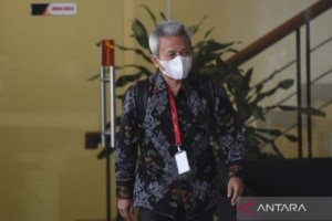 KPK selidiki eks Menag Yaqut Cholil diduga terima aliran kasus haji lewat perantara