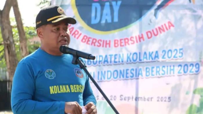 PJ SEKDA KOLAKA - Penjabat Sekretaris Daerah atau Pj Sekda Kolaka, Akbar saat memberi sambutan peringatan World Clean up Day di Lamokato Kolaka Sulawesi Tenggara, Kamis (18/9/2025).