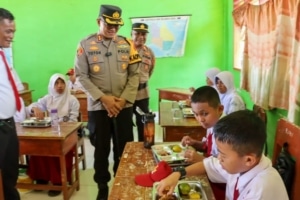 SPPG Polres salurkan MBG ke 1.135 siswa dari enam sekolah di Butur