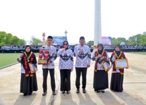 Wali Kota Beri Penghargaan Guru Berprestasi